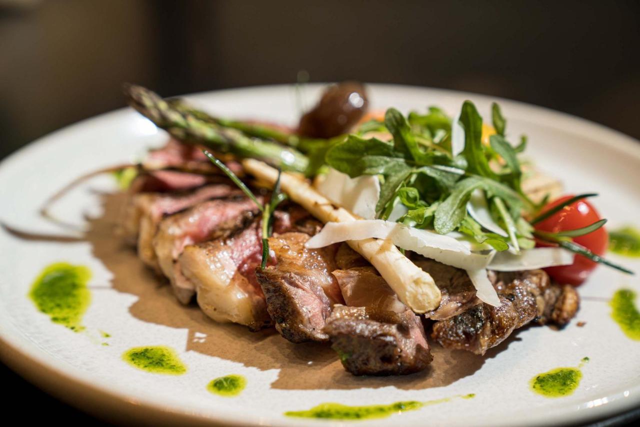Peppers Waymouth Hotel Adelaide Exteriör bild A steak prepared with a balsamic glaze
