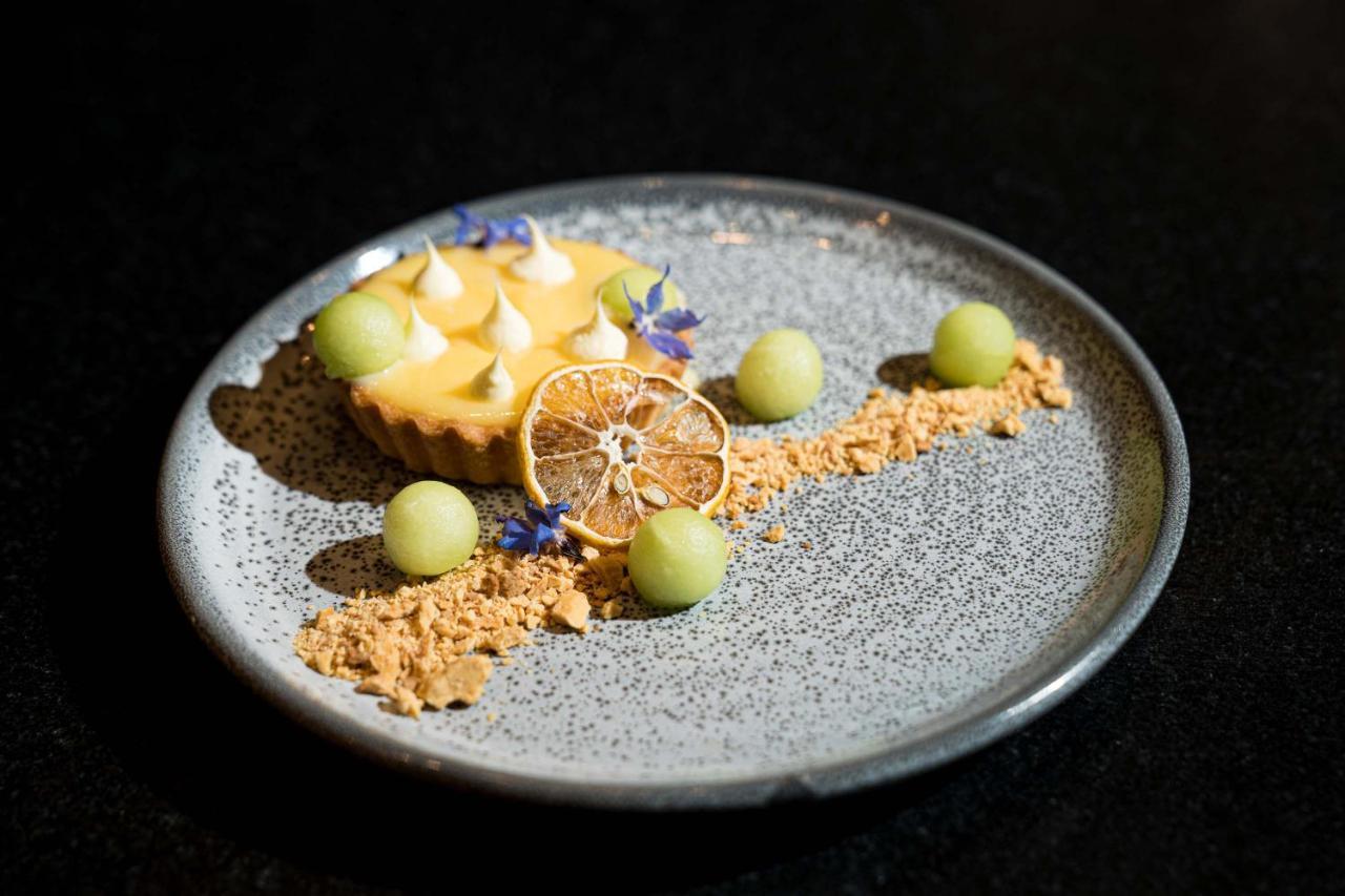 Peppers Waymouth Hotel Adelaide Exteriör bild A lemon meringue tart