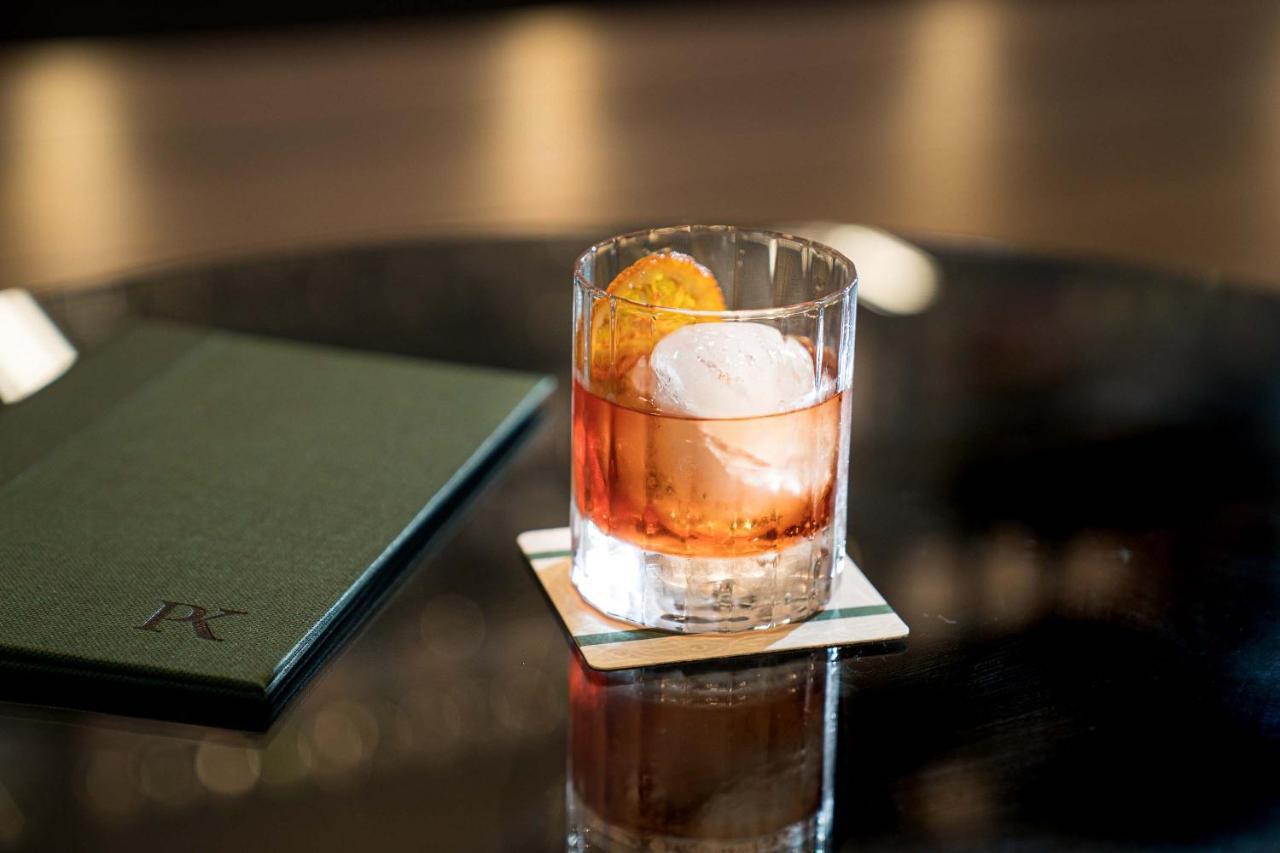 Peppers Waymouth Hotel Adelaide Exteriör bild A Negroni cocktail