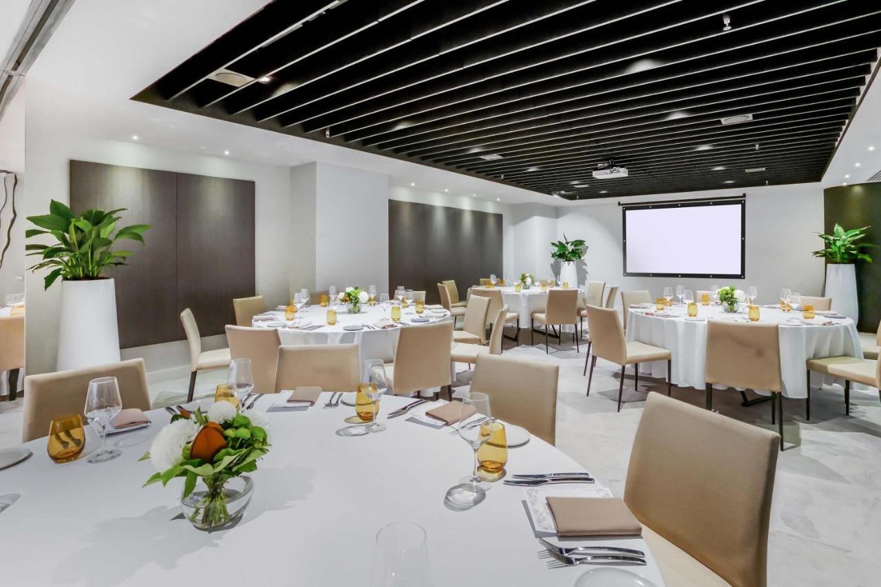 Peppers Waymouth Hotel Adelaide Exteriör bild The interior of the meeting room