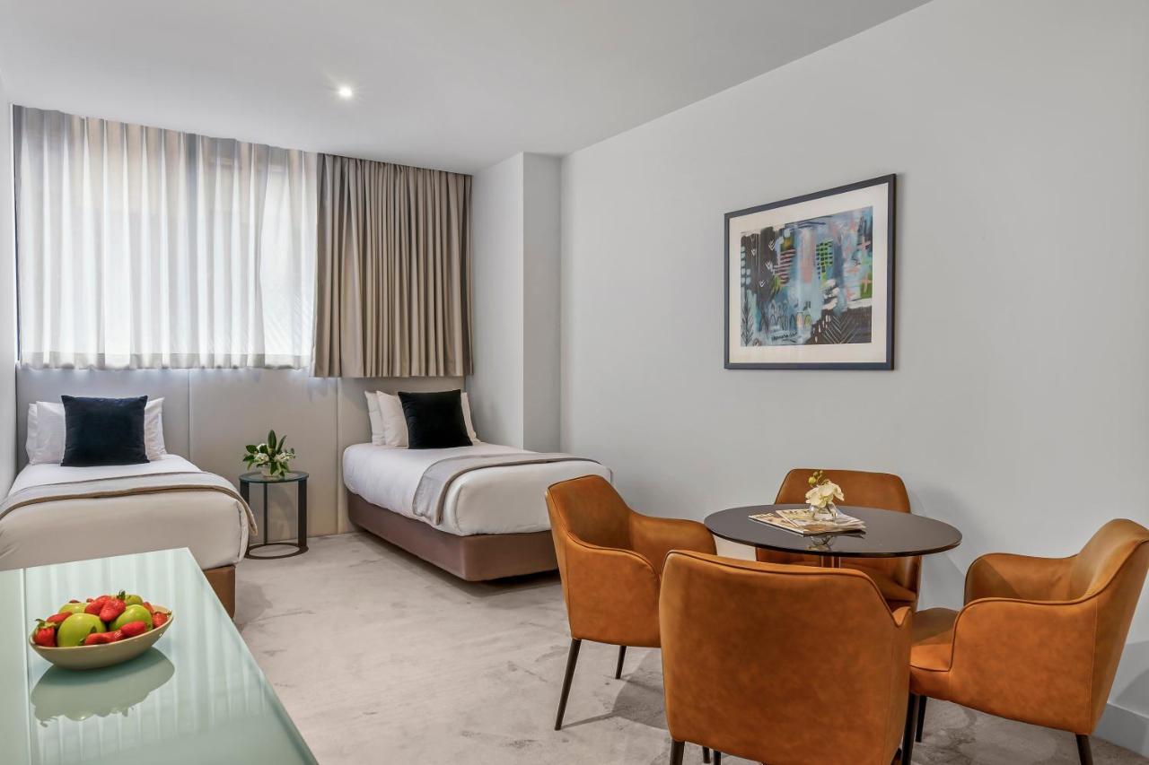 Peppers Waymouth Hotel Adelaide Exteriör bild A suite at the hotel