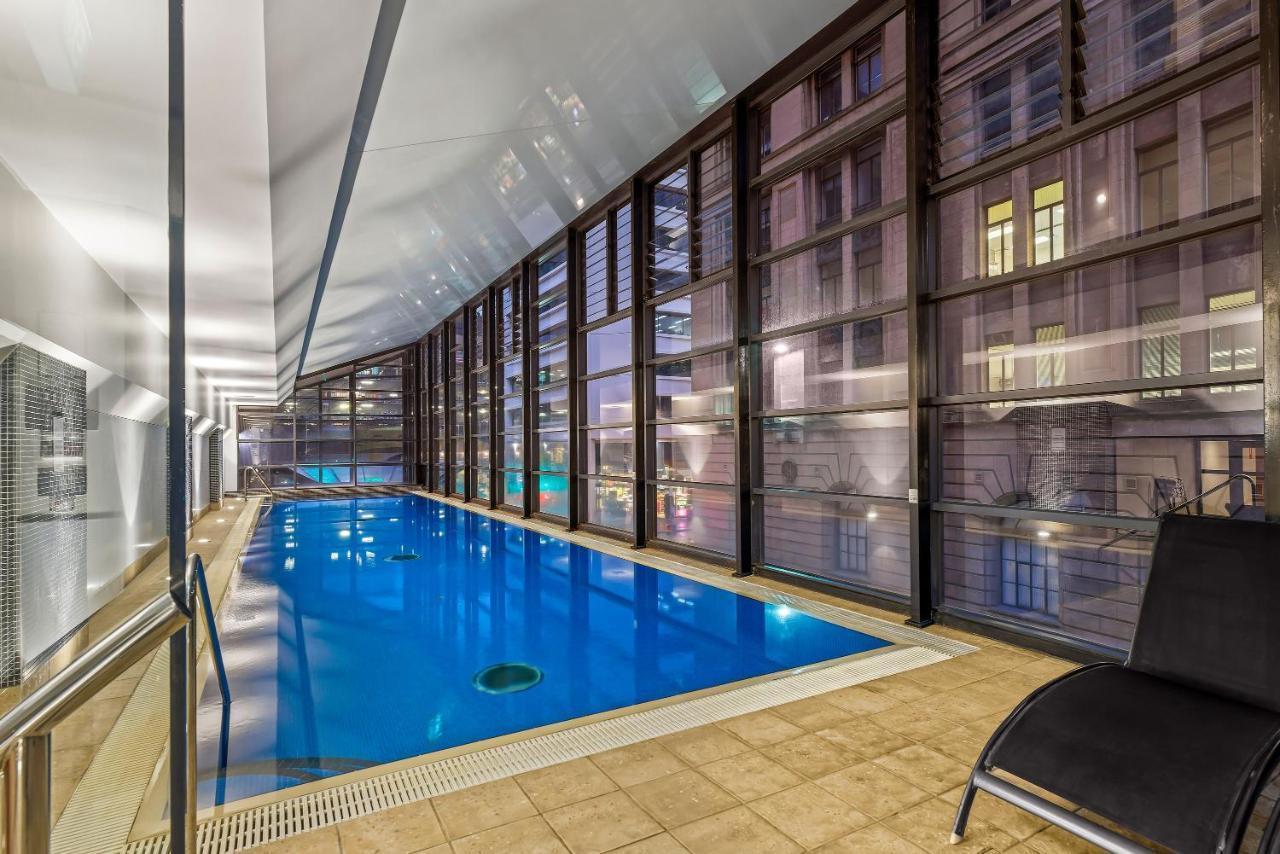 Peppers Waymouth Hotel Adelaide Exteriör bild The pool at the hotel