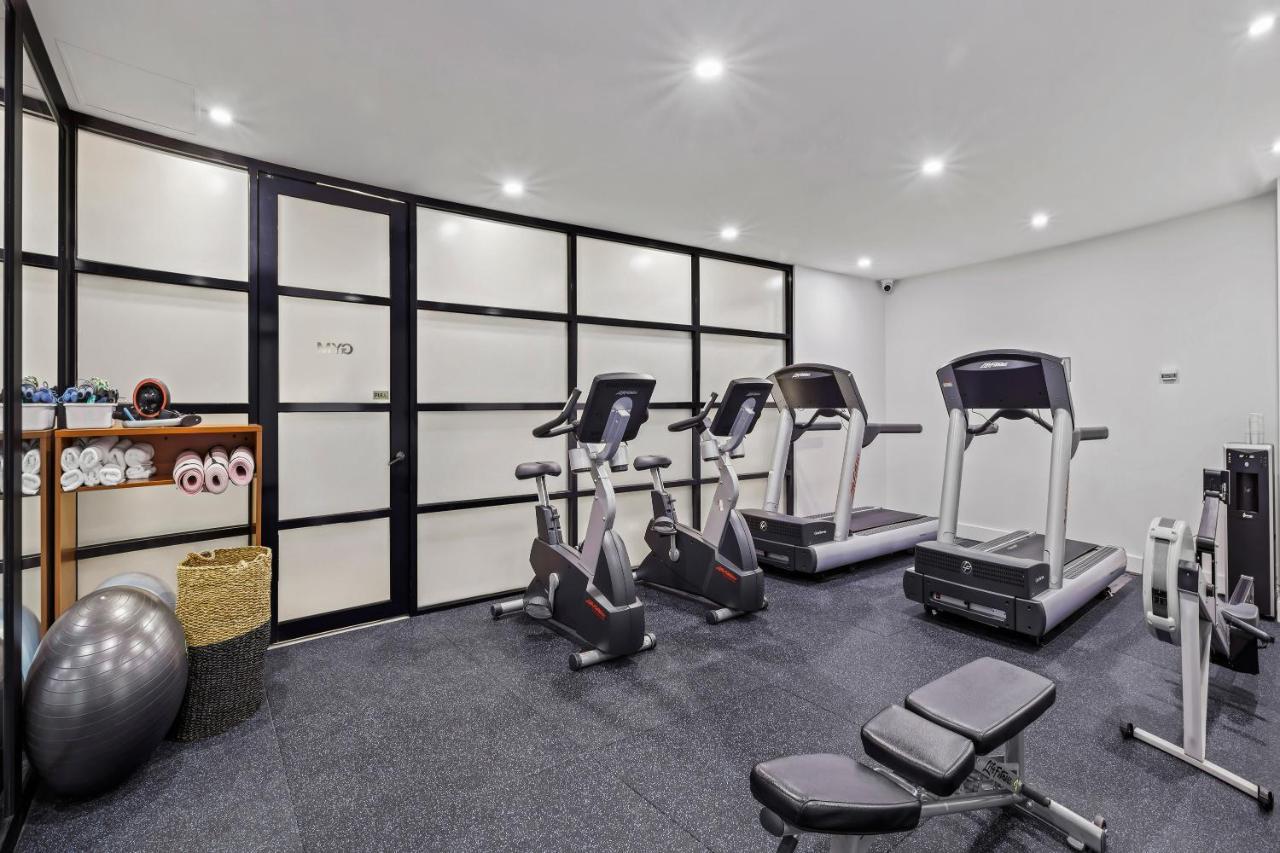 Peppers Waymouth Hotel Adelaide Exteriör bild A home gym